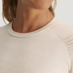 Elevate Lightweight Fitted Long-Sleeve Shirt - Women's