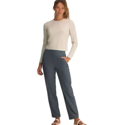 Elevate Lightweight Fitted Long-Sleeve Shirt - Women's