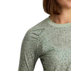 Elevate Lightweight Fitted Long-Sleeve Shirt - Women's