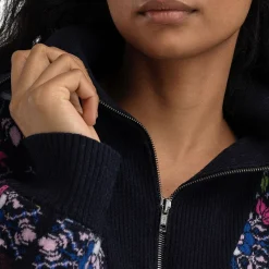 Fjaere Sweater - Women's