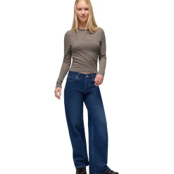 Lotus Long-Sleeve T-Shirt - Women's