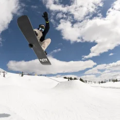 Skunk Ape Camber Snowboard - 2026