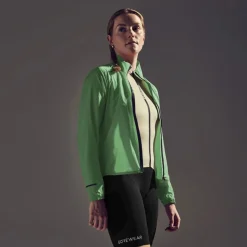 SPINSHIFT Windbreaker - Women's